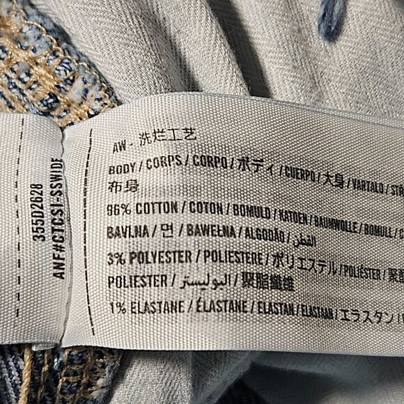 Hollister Curvy High Rise Mom Jeans Womens Size 9 Light Wash Distressed Denim - Picture 6 of 6